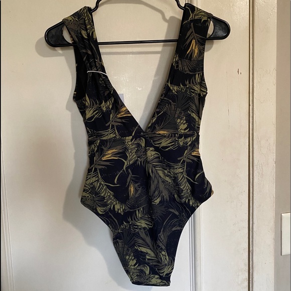 BRAND NEW One piece Swimsuit✨ - Picture 3 of 6